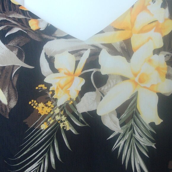 NWTS White House Black Market Black Floral V-Neck Cami Reversible SZ Med - Picture 3 of 6